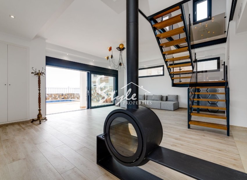 Вилла на первой линии моря в Ла Мате (Торревьеха) Испания. ID1826