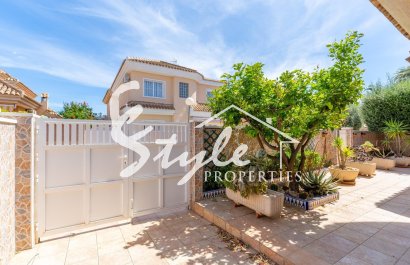 Villa - Resale - Torrevieja - AD-77140