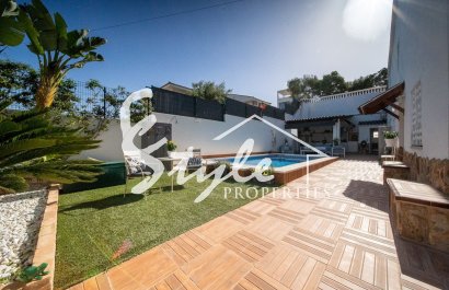 Villa - Resale - Torrevieja - ES-95478