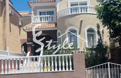 Villa - Reventa - Villamartín - Blue Lagoon