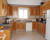 Вилла с большим участком и бассейном в Catral, Коста Бланка, Испания