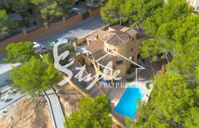 Вилла - Вторичное жилье - Villamartin, Orihuela Costa - CB-96413