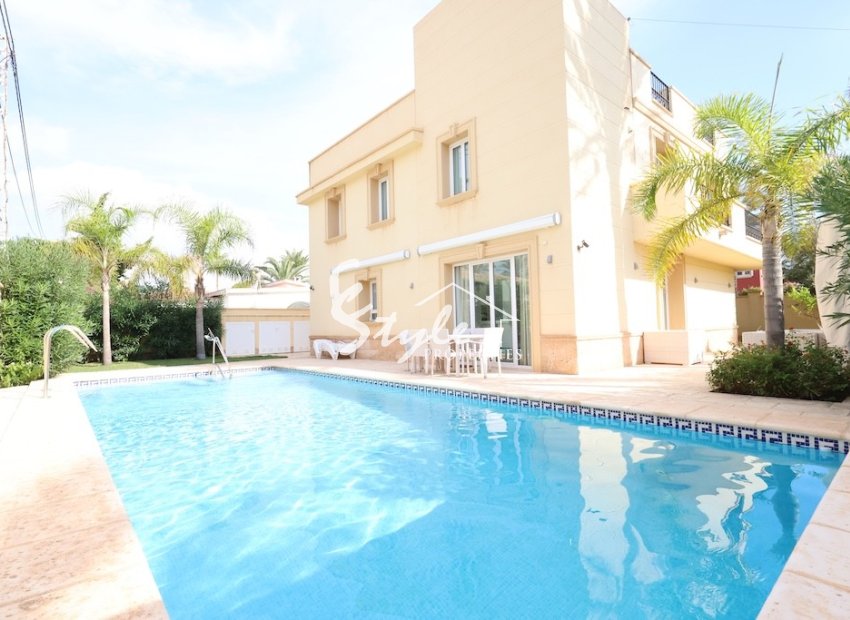 Villa with pool just steps from the sea for sale in Cabo Roig, Costa Blanca, Spain. ID2353