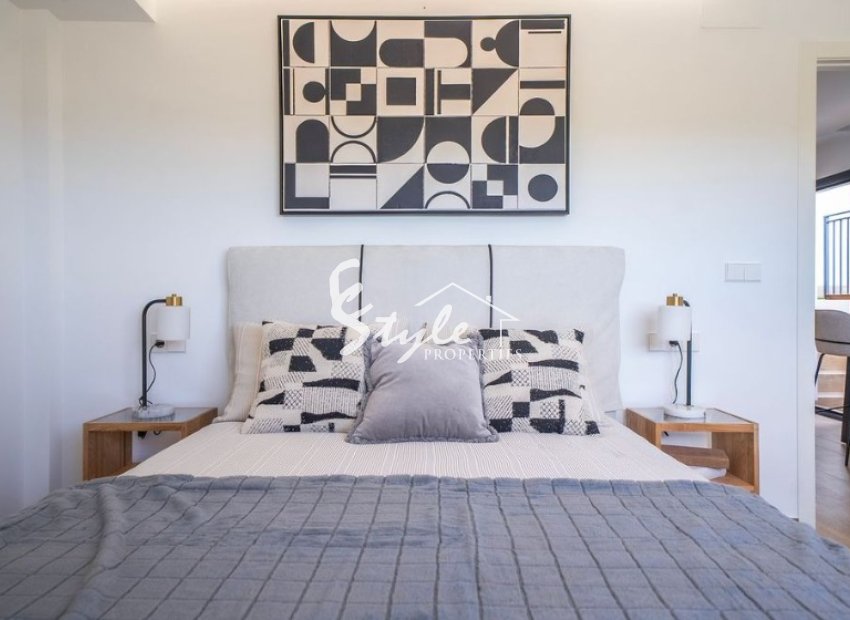 Villas de nueva construcción en venta en La Finca Golf, Costa Blanca, España. ON1887