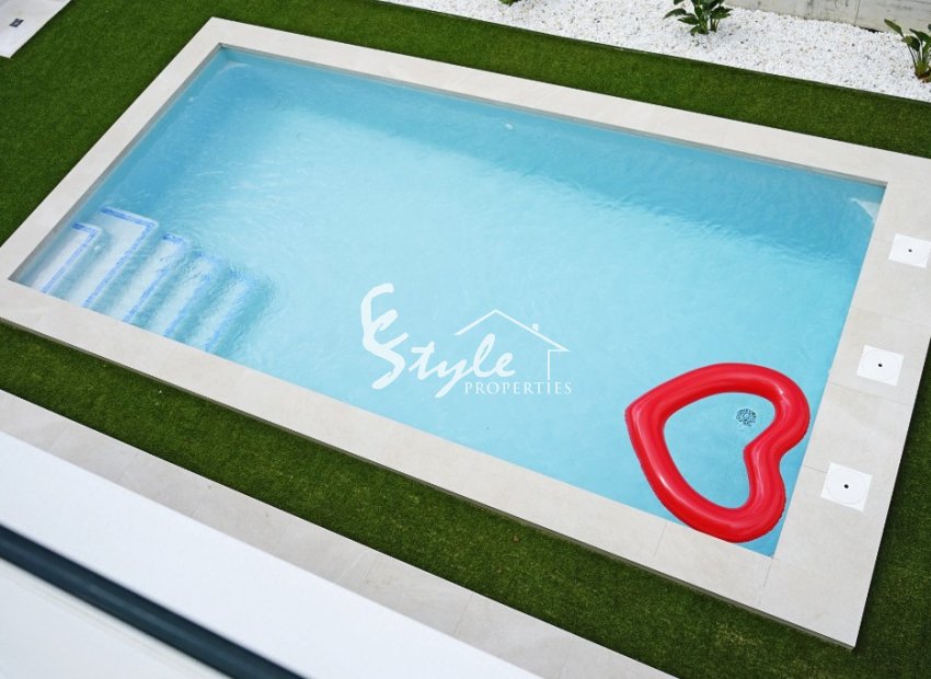 villas independientes en venta en Vista Bella Golf, Vega Baja. ID: ON1367