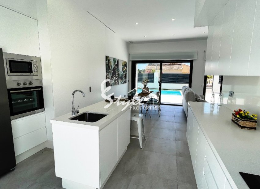 Виллы новой постройки в Пилар де ла Орадада, Пинар де Камповерде, Коста Бланка.Испания.ON1632