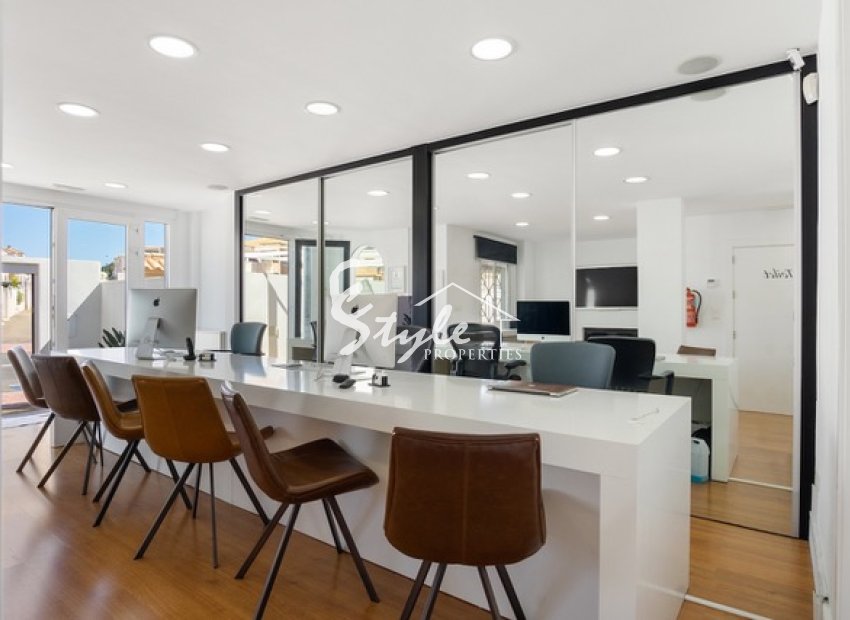 Вторичное жилье - Commercial - Torrevieja - Торревьеха