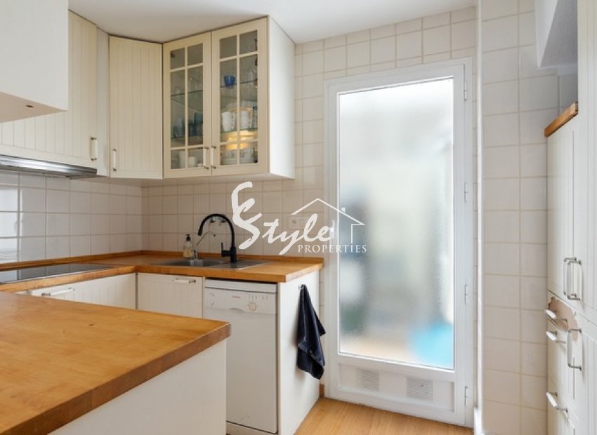 Вторичное жилье - Commercial - Torrevieja - Торревьеха