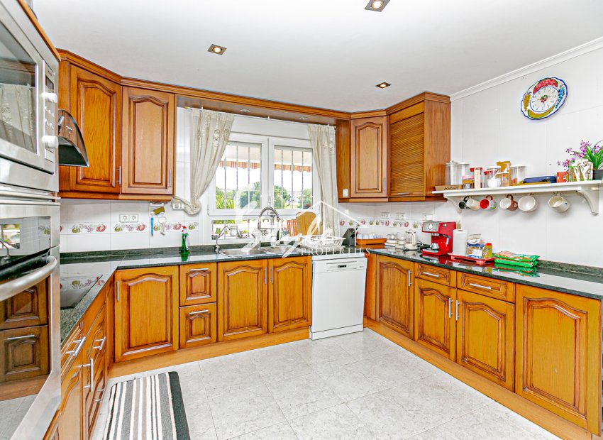 Вторичное жилье - Вилла - Кампоамор