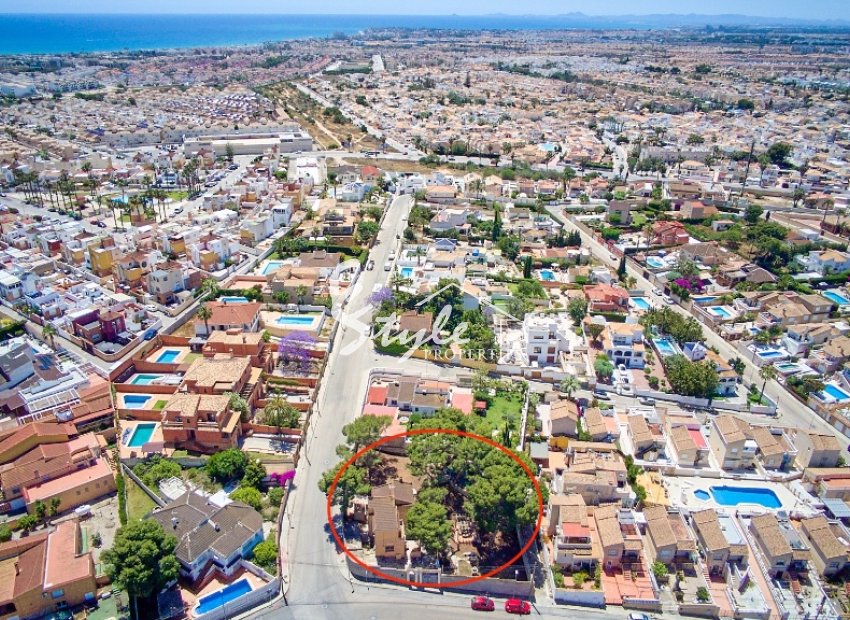 Вторичное жилье - Земельный участок - Torrevieja - Лос Балконес