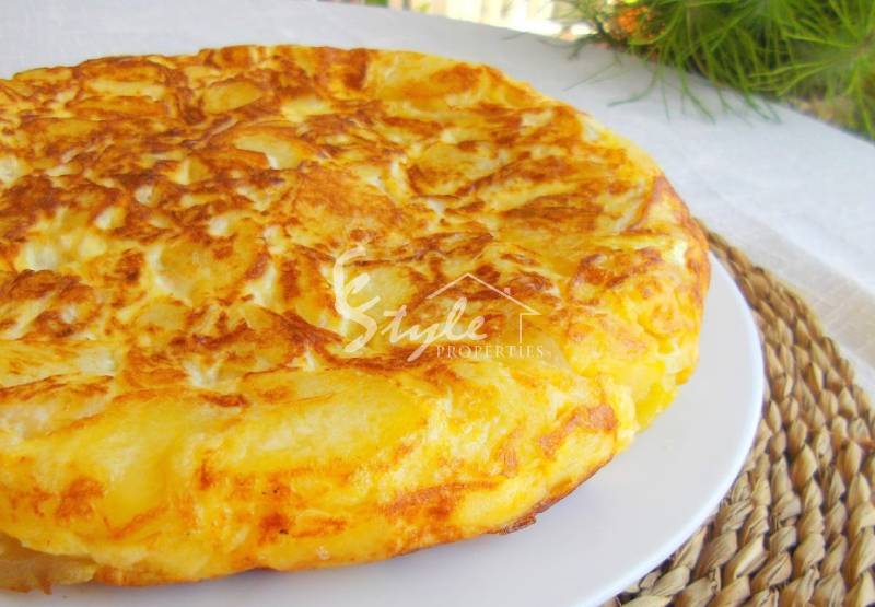 5 популярных блюд Средиземноморской кухни этим летом на Коста Бланка 