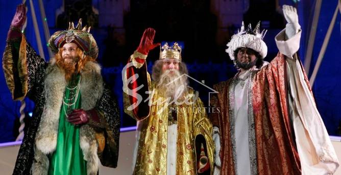 ​The Three Kings parade arrives in Orihuela Costa and Torrevieja