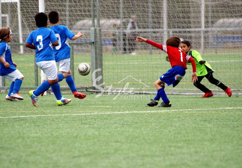 75 equipos participaron en el Torneo Internacional de Fútbol Base Torrevieja International Cup 