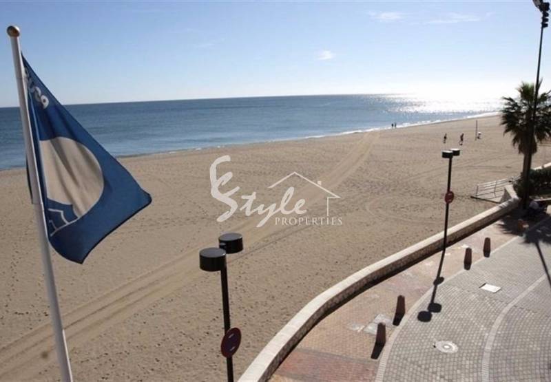 Las playas de la Costa Blanca consiguen 75 Banderas Azules