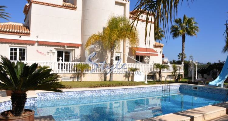¿Busca casa en Playa Flamenca, Orihuela Costa, Costa Blanca?