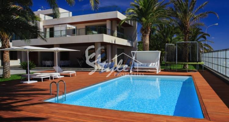 Ищете виллу от застройщика в Ориуэла Коста?