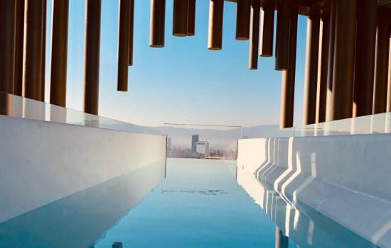 La piscina en voladizo más grande de Europa se inauguró en Murcia