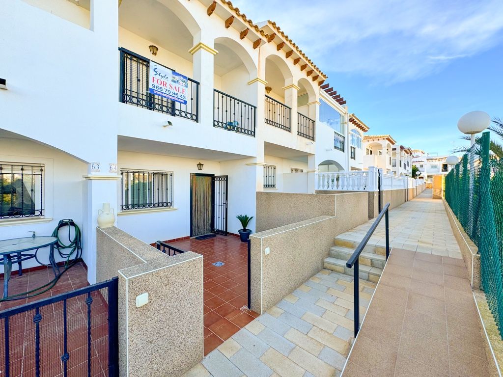 2 bedroom house / villa for sale in Punta Prima, Costa Blanca