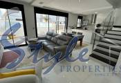 Reventa - Villa - Los Montesinos - La Herada