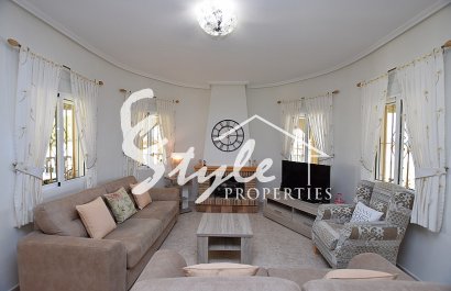 Купить виллу около моря в Сан-Мигель-де-Салинас. ID 4078