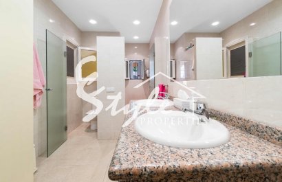 Resale - Villa - Punta Prima