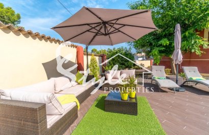 Купить отдельную виллу на море с прекрасным садом и бассейном в Los Balcones, Торревьеха, на Коста Бланке. ID 4254