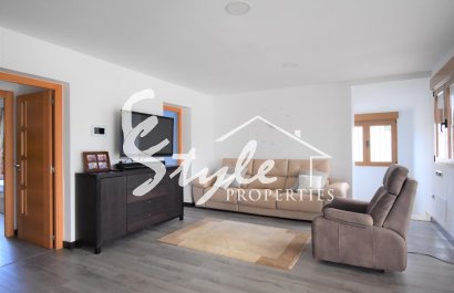 Comprar casa independiente con piscina en Pinar de Campoverde, Costa Blanca, España. ID 4275