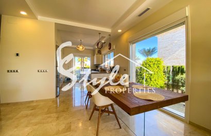 Resale - Villa - La Zenia