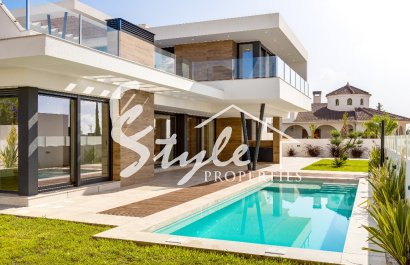 На продажу вилла класса люкс в Сьюдад Кесада б  Коста Бланка. ON1086