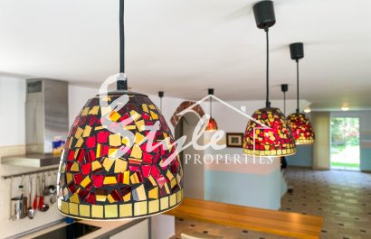 В продаже эксклюзивная вилла класса люкс с большим участком в Вилламартин, Коста Бланка, Испания. ID3484