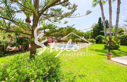 В продаже эксклюзивная вилла класса люкс с большим участком в Вилламартин, Коста Бланка, Испания. ID3484