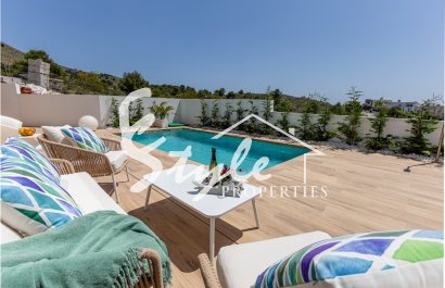 Comprar nueva villa con piscina privada y vistas, cerca del mar en Benidorm. ID: ON1375