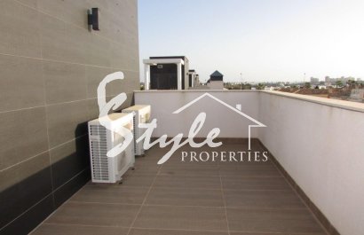 Buy Villa with pool in Costa Blanca close to sea in Lomas de Cabo Roig, Orihuela Costa. ID: 4994