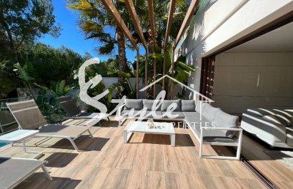 Se vende villa moderna cerca de campos de golf en Las Colinas, Costa Blanca, España. ID1273