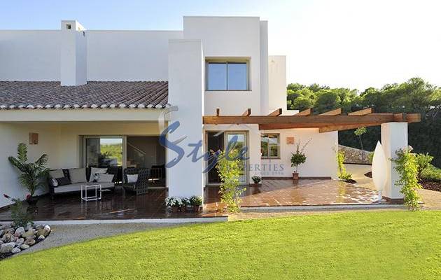 Resale - Villa - Las Colinas