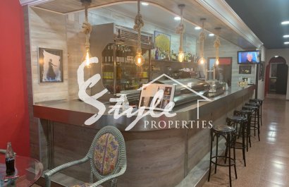 Rentable bar en venta en el centro de Alicante, Costa Blanca, España. ID090