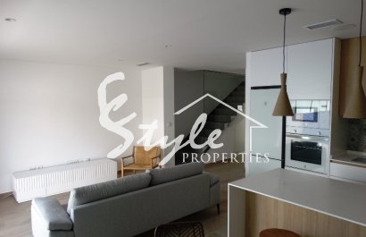 New build townhouses close to the beach in Torre de Horadada, Costa Blaca, Spain. ON1514