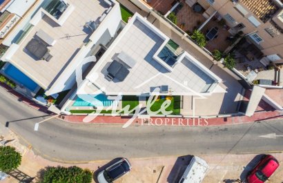 Se vende nueva villa con parcela y piscina privada en La Mata 150m del mar.ON1350 