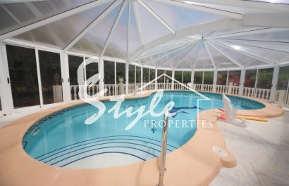 Se vende villa de estilo clásico cerca de la playa en Campoamor, Costa Blanca, España. ID1722