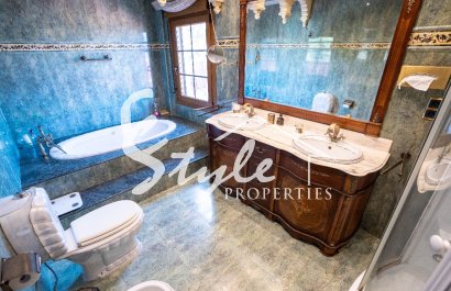 Resale - Villa - Campoamor