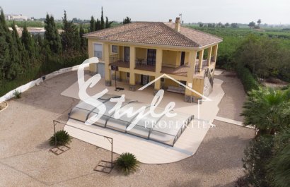 Купить виллу на большом участке земли в Альморади, Коста Бланка. ID: 6116