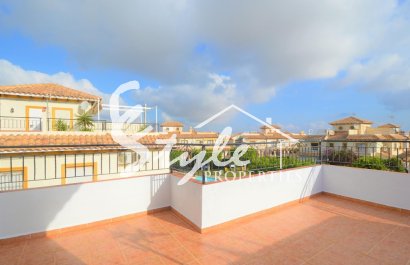 Se alquila casa adosada de 3 dormitorios en Punta Prima, Costa Blanca, España. ID108