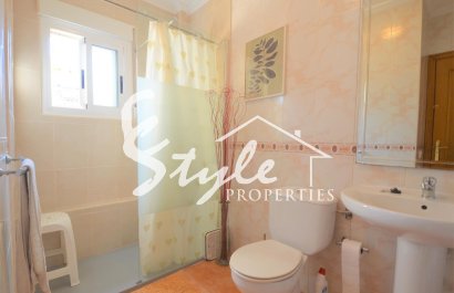 Se alquila casa adosada de 3 dormitorios en Punta Prima, Costa Blanca, España. ID108