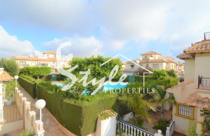 Se alquila casa adosada de 3 dormitorios en Punta Prima, Costa Blanca, España. ID108