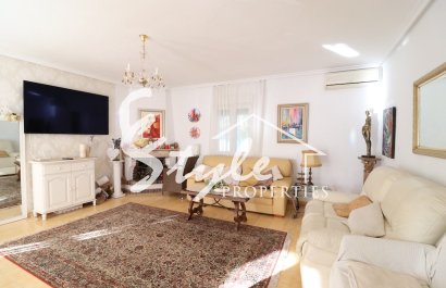 Купить Отдельный дом в районе Ла Зения, недалеко от пляжей Ориуэла Коста. ID: 6127