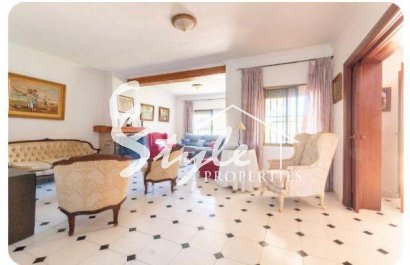 se vende chalet en Cabo Roig, Orihuela Costa , Costa Blanca. ID1158