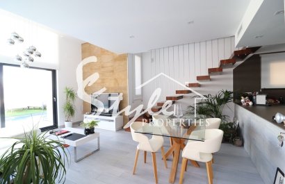 Купить виллу рядом с морем в Ломас де Кабо Роиг, Ориуэла Коста на Коста Бланке. ID 6130