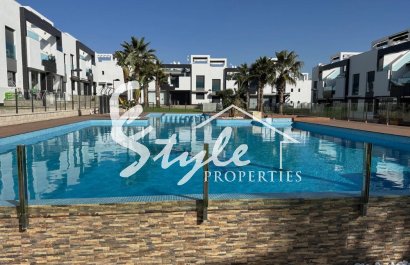 se vende bungalo bajo en Oasis , Amay, Punta Prima, Costa Blanca, Spain. ID1601