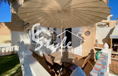 Buy townhouse with garden and pool in Torrevieja, 200 m to the beach. ID 6141