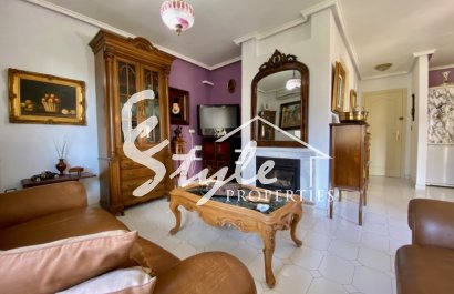 Buy townhouse with garden and pool in Torrevieja, 200 m to the beach. ID 6141